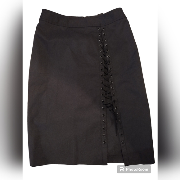 Express Stretch Black Skirt w Slit Sz 1/2 - Picture 1 of 8